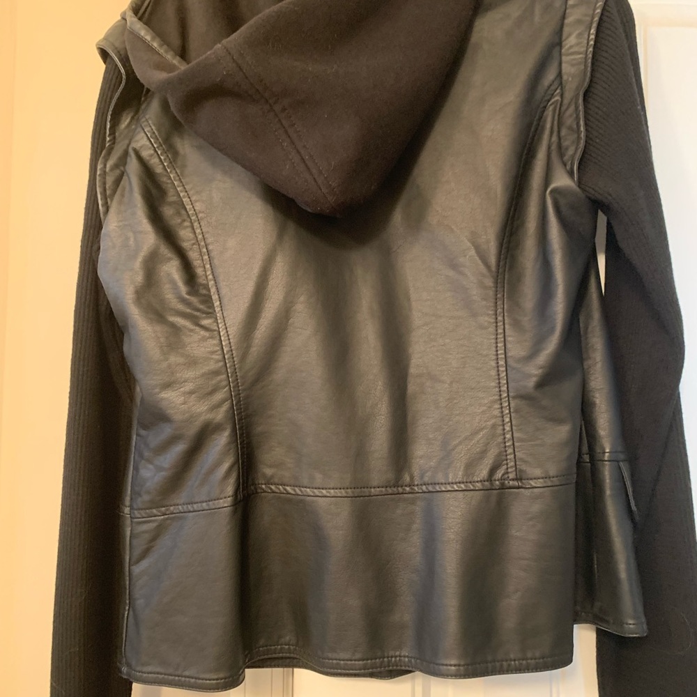 Leather and sweater jacket. Size large - Picture 6 of 6